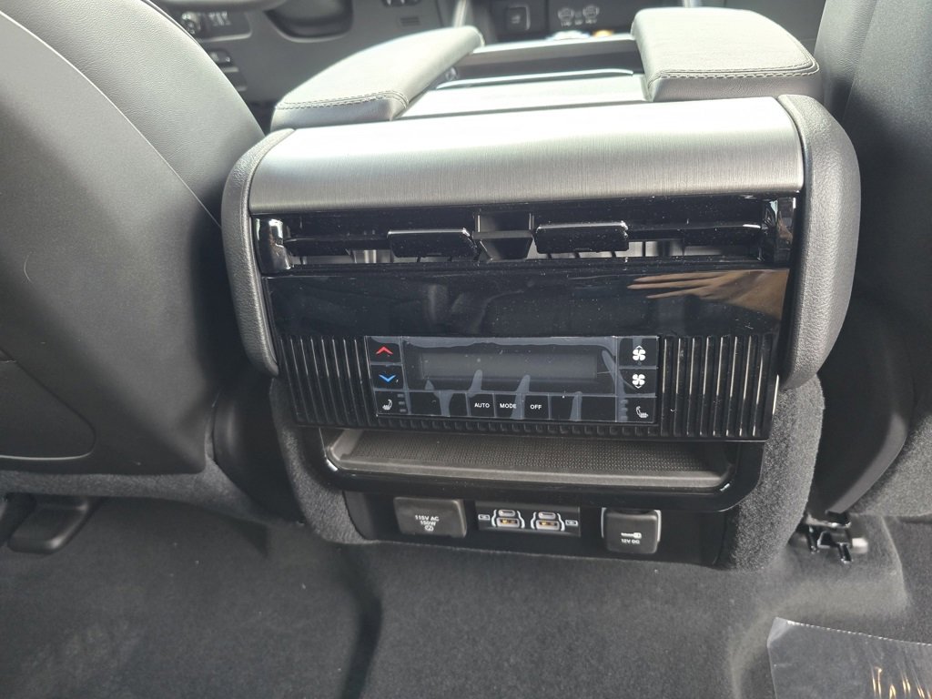 New 2025 Jeep Wagoneer L Series II w/ HD Trailer Tow Package w/25F image 37