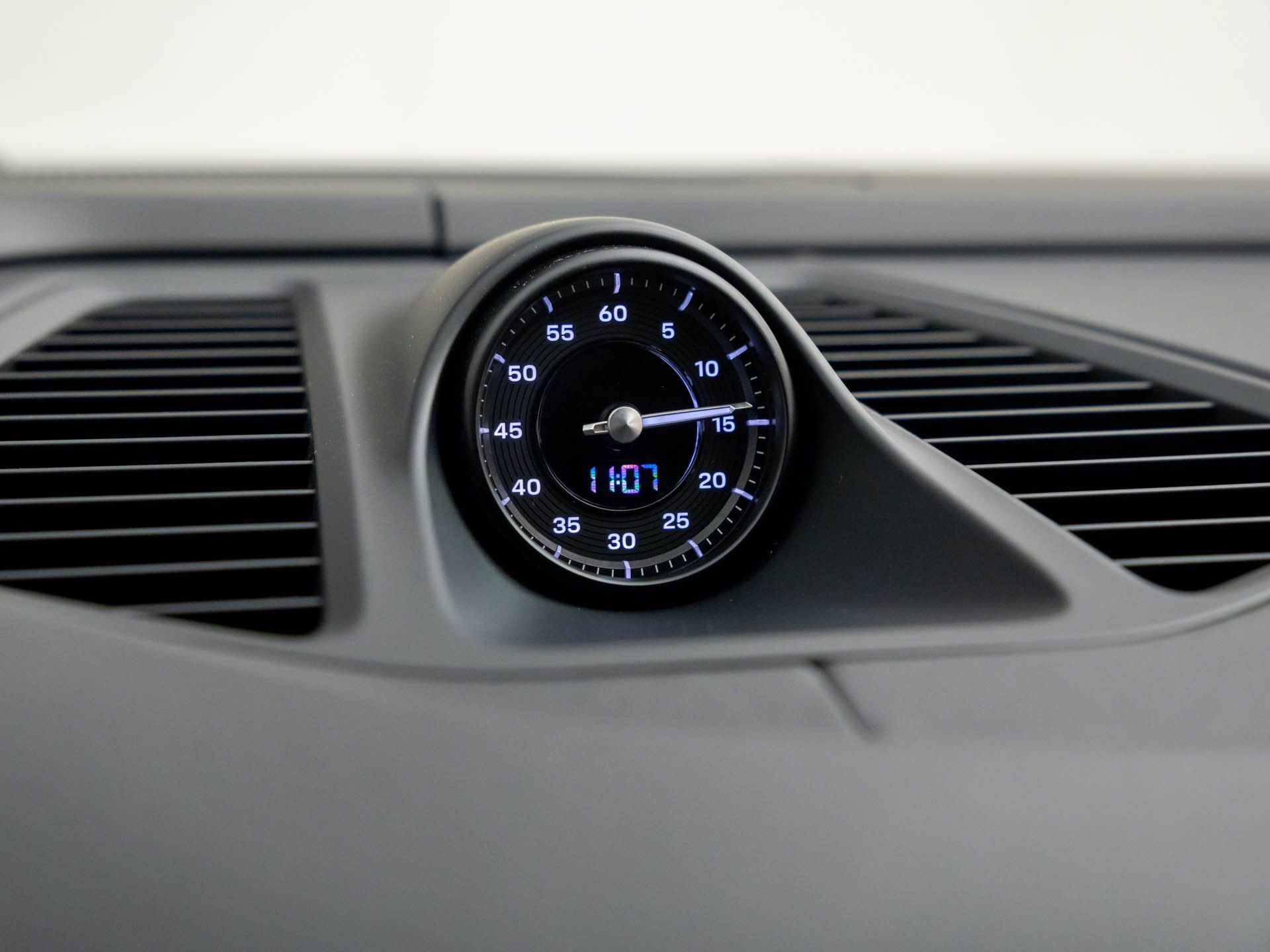 Certified 2024 Porsche Macan 4 Electric image 31