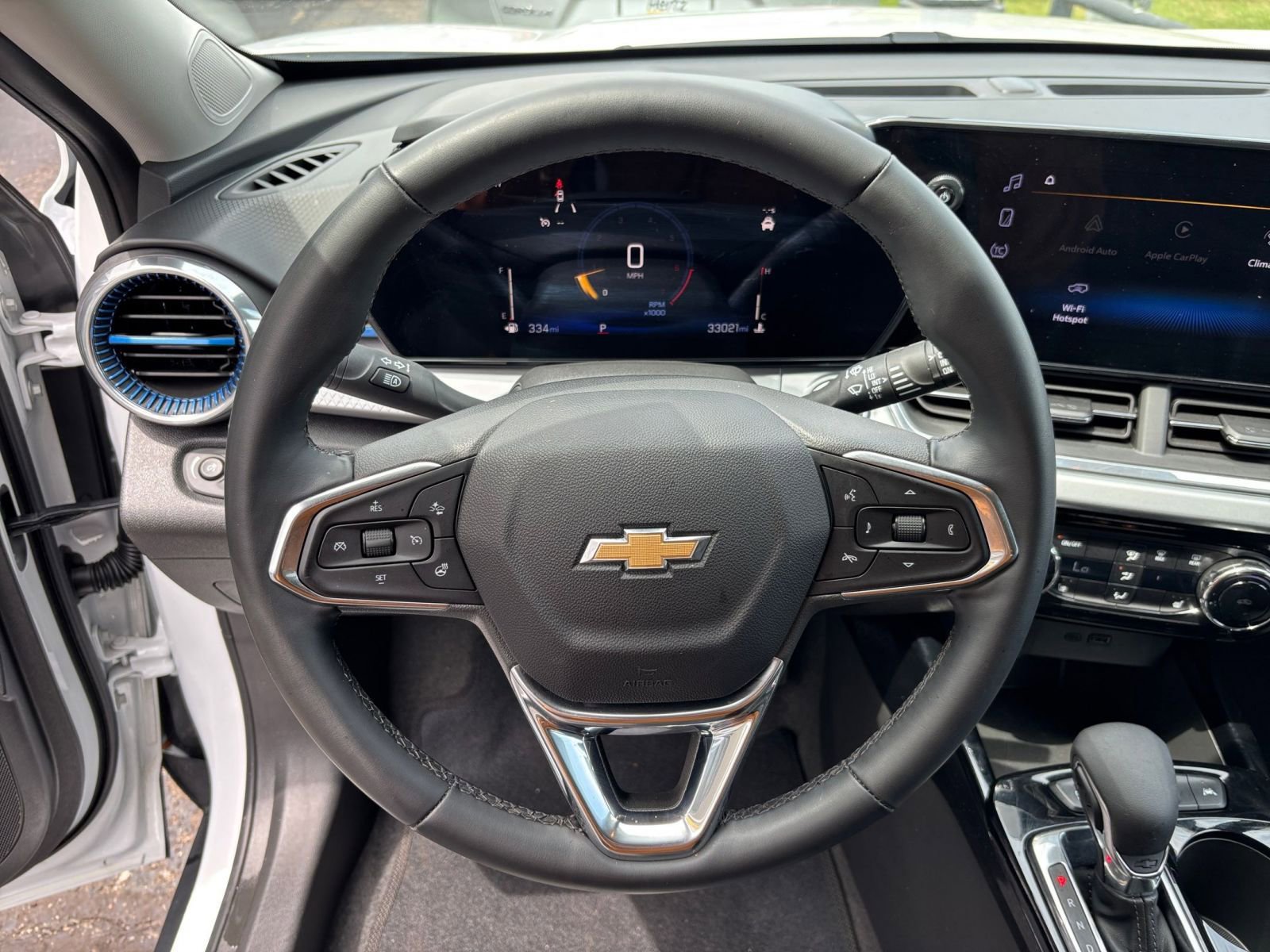 Used 2025 Chevrolet Trax LT w/ LT Convenience Package FWD image 27