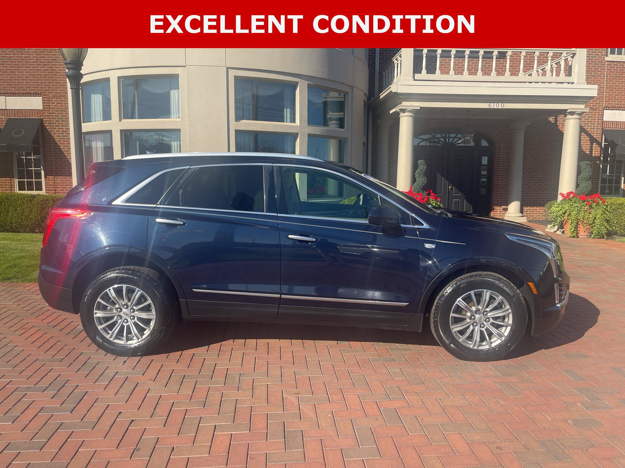 Used 2017 Cadillac XT5 Luxury w/ Driver Awareness Package AWD/4WD image 7