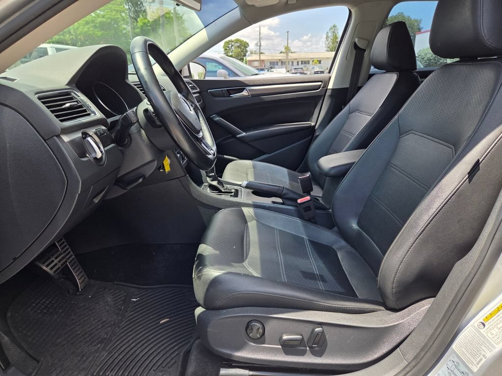Used 2017 Volkswagen Passat 1.8T R-Line FWD image 13