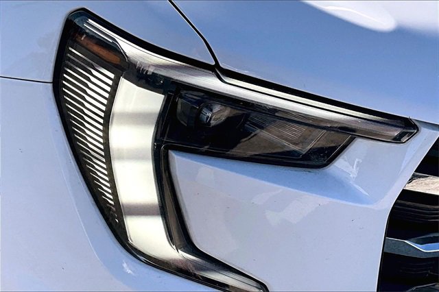 Used 2025 GMC Acadia Elevation image 33