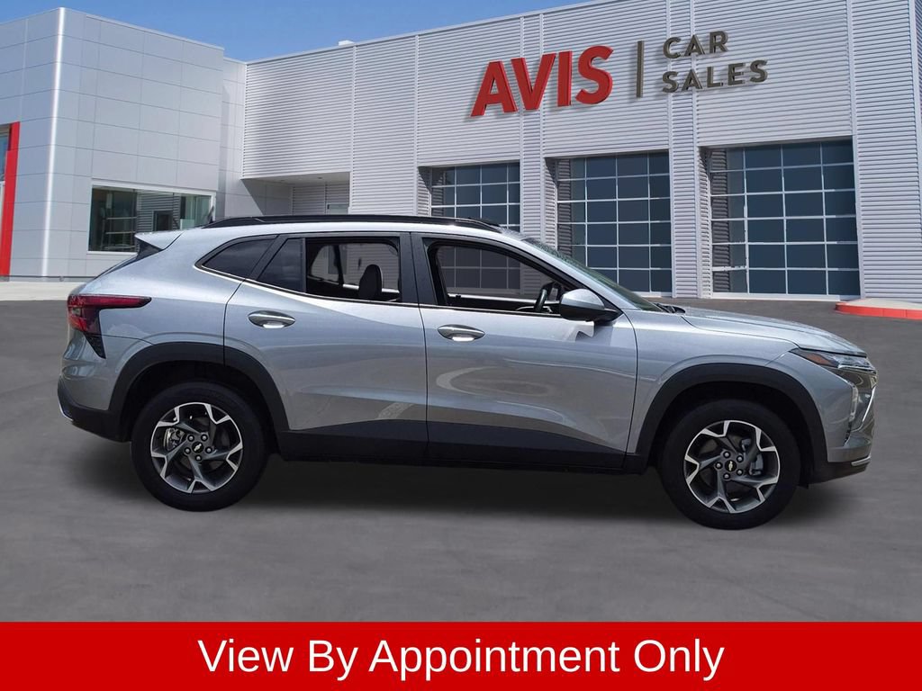 Used 2025 Chevrolet Trax LT w/ LT Convenience Package FWD image 5