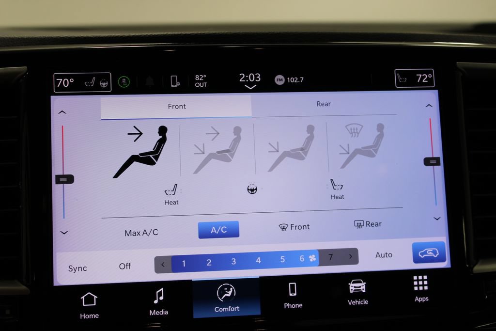 Used 2024 Chrysler Pacifica Touring-L FWD image 33