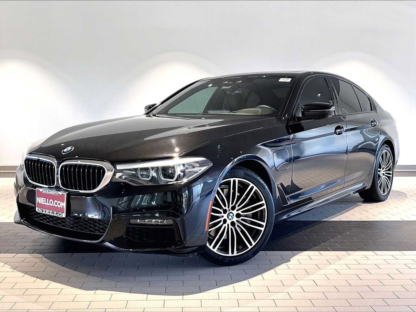 Used 2019 BMW 530e w/ M Sport Package RWD image 1