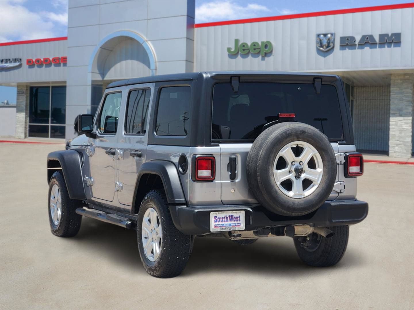 Used 2018 Jeep Wrangler Unlimited Sport S AWD/4WD image 4