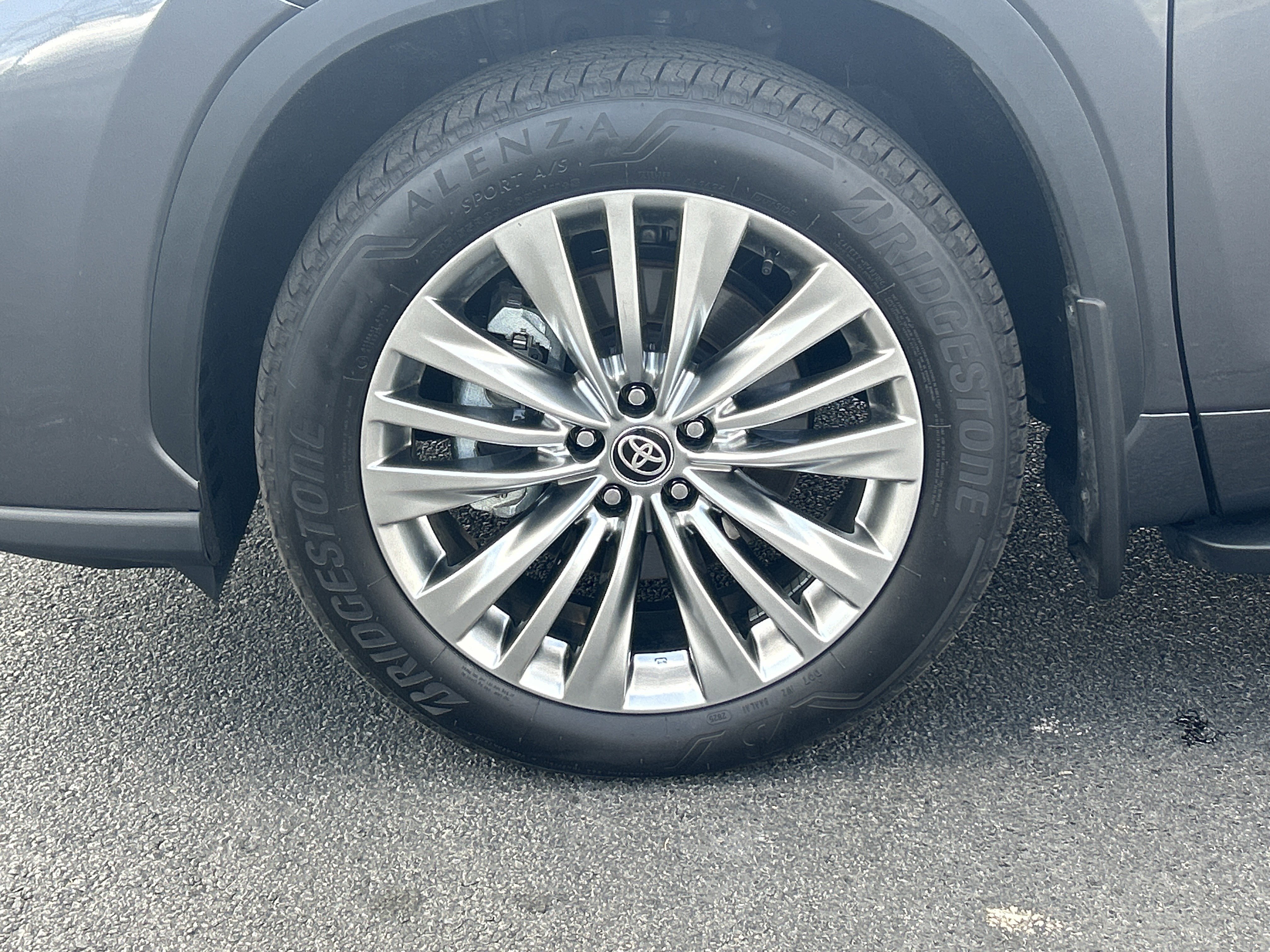 Used 2025 Toyota Highlander Platinum image 31