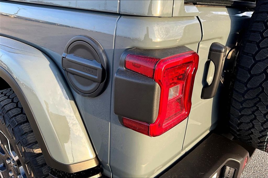 Used 2024 Jeep Wrangler Sahara w/ Technology Group image 29