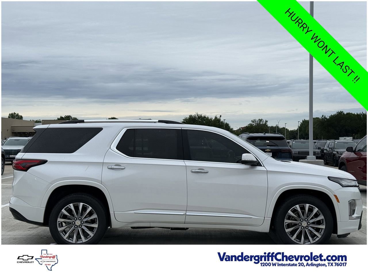 Certified 2023 Chevrolet Traverse Premier FWD image 3