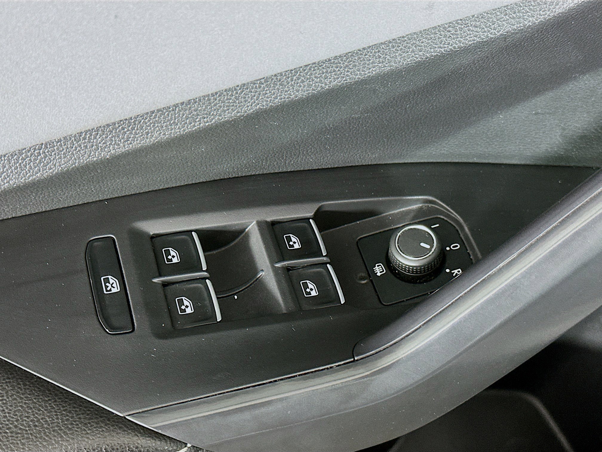 Used 2025 Volkswagen Jetta SE FWD image 15