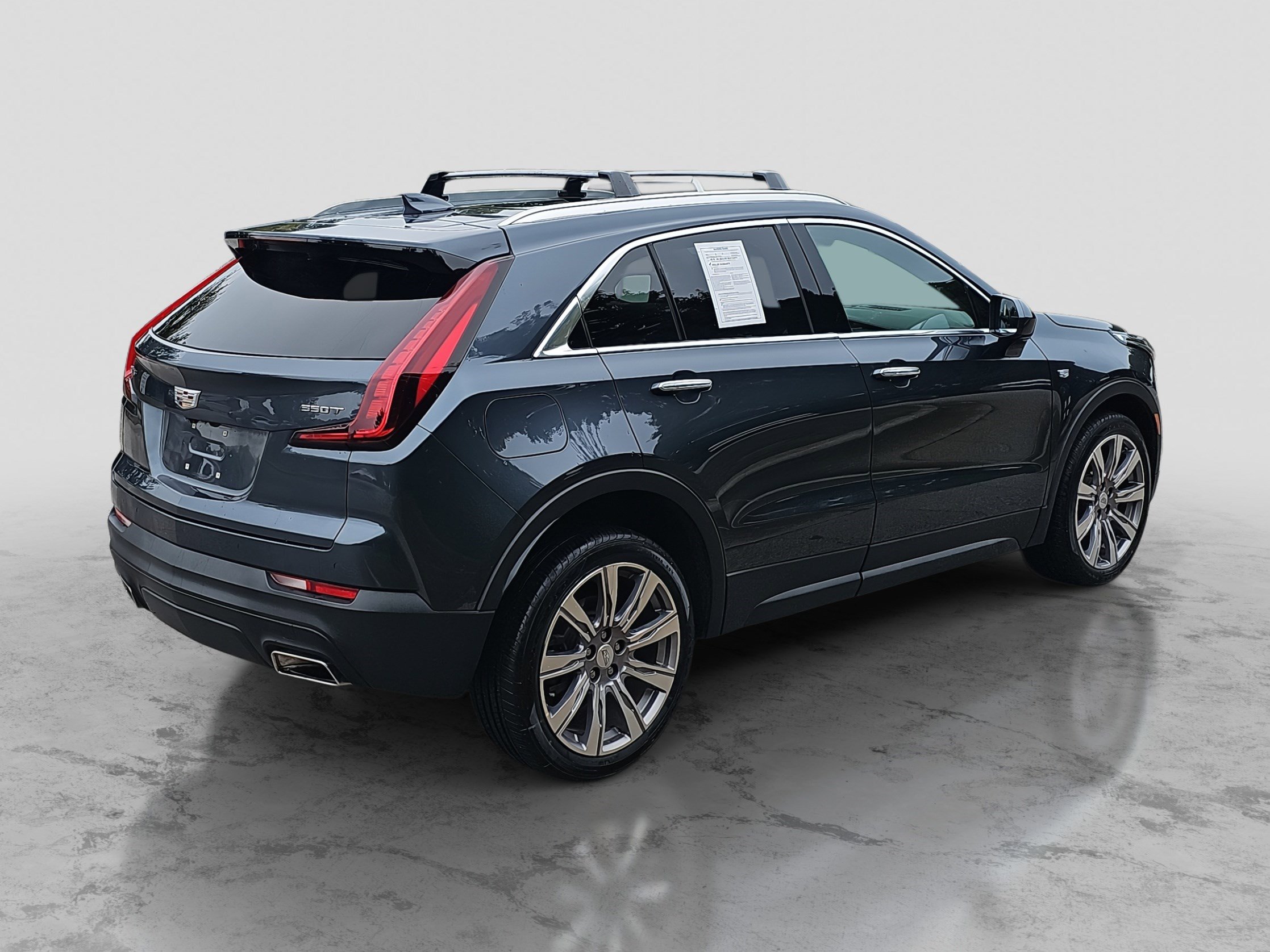 Used 2021 Cadillac XT4 Luxury w/ Cold Weather Package image 5