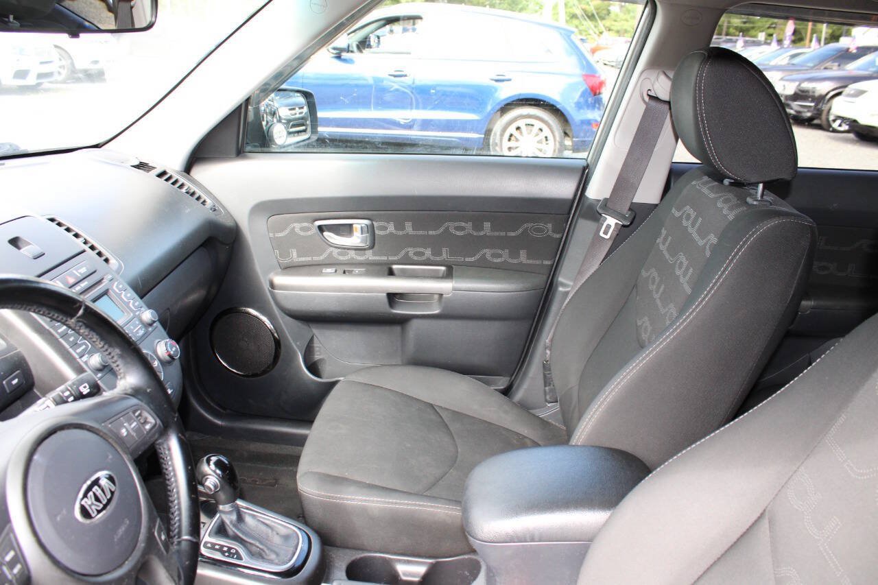 Used 2013 Kia Soul + FWD image 14