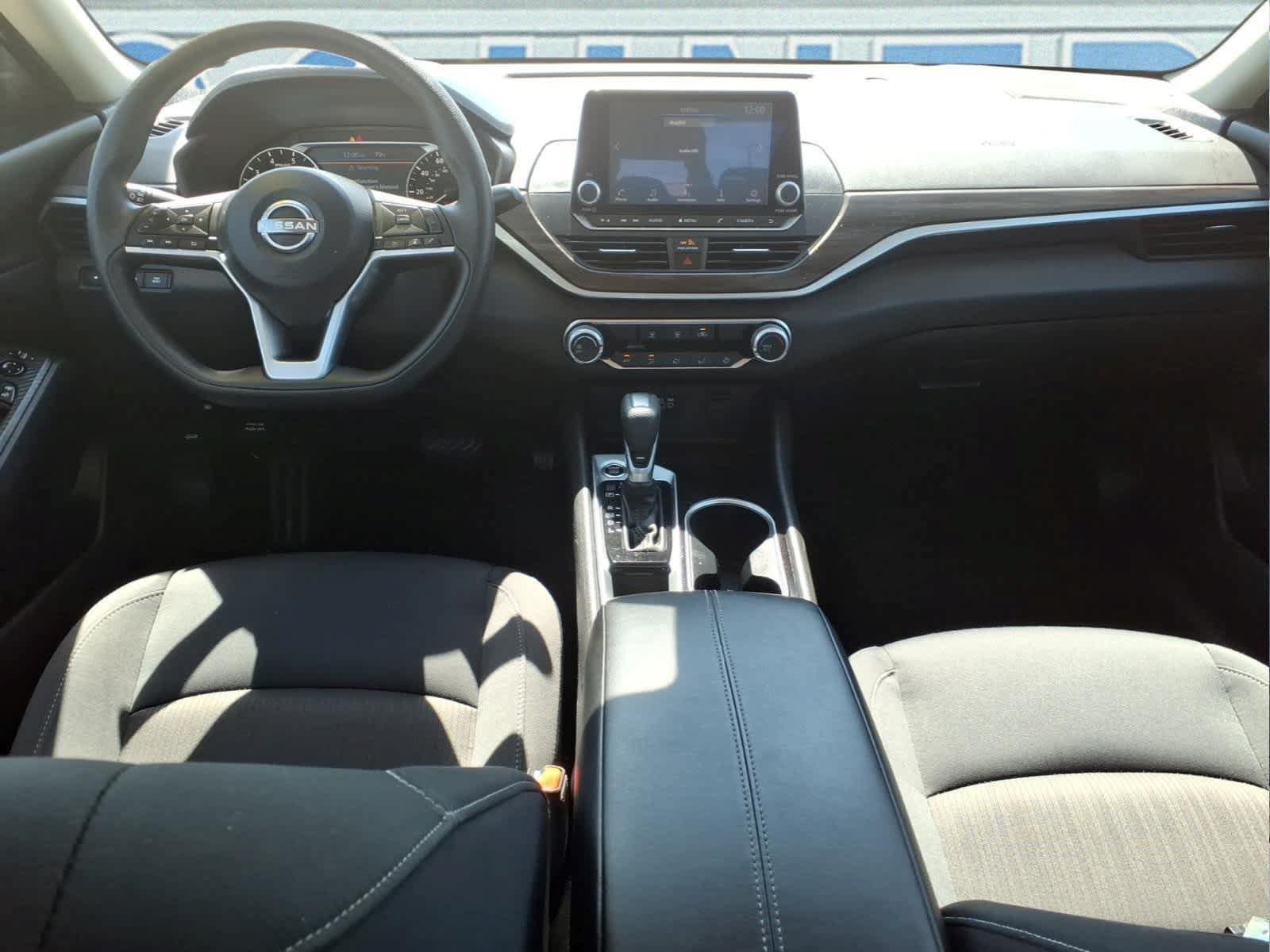 Used 2024 Nissan Altima 2.5 SV FWD image 13