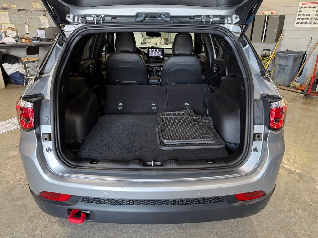 Used 2023 Jeep Compass Trailhawk w/ Trailhawk Convenience Group AWD/4WD image 31