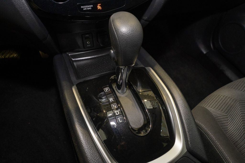 Used 2016 Nissan Rogue SV image 14