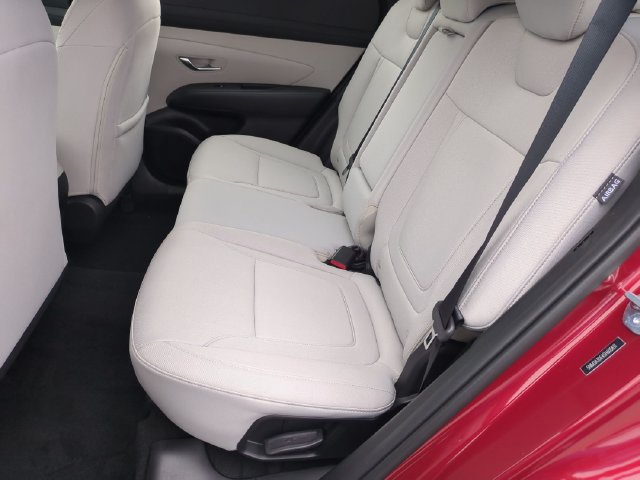 Certified 2025 Hyundai Tucson SE FWD image 15