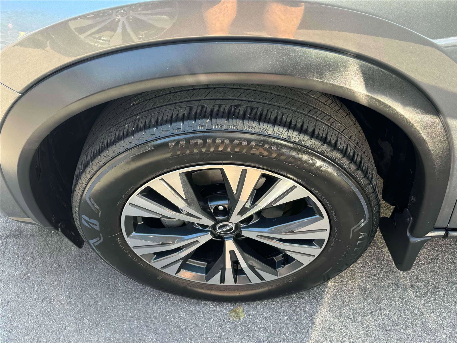 Used 2023 Nissan Rogue SV image 12