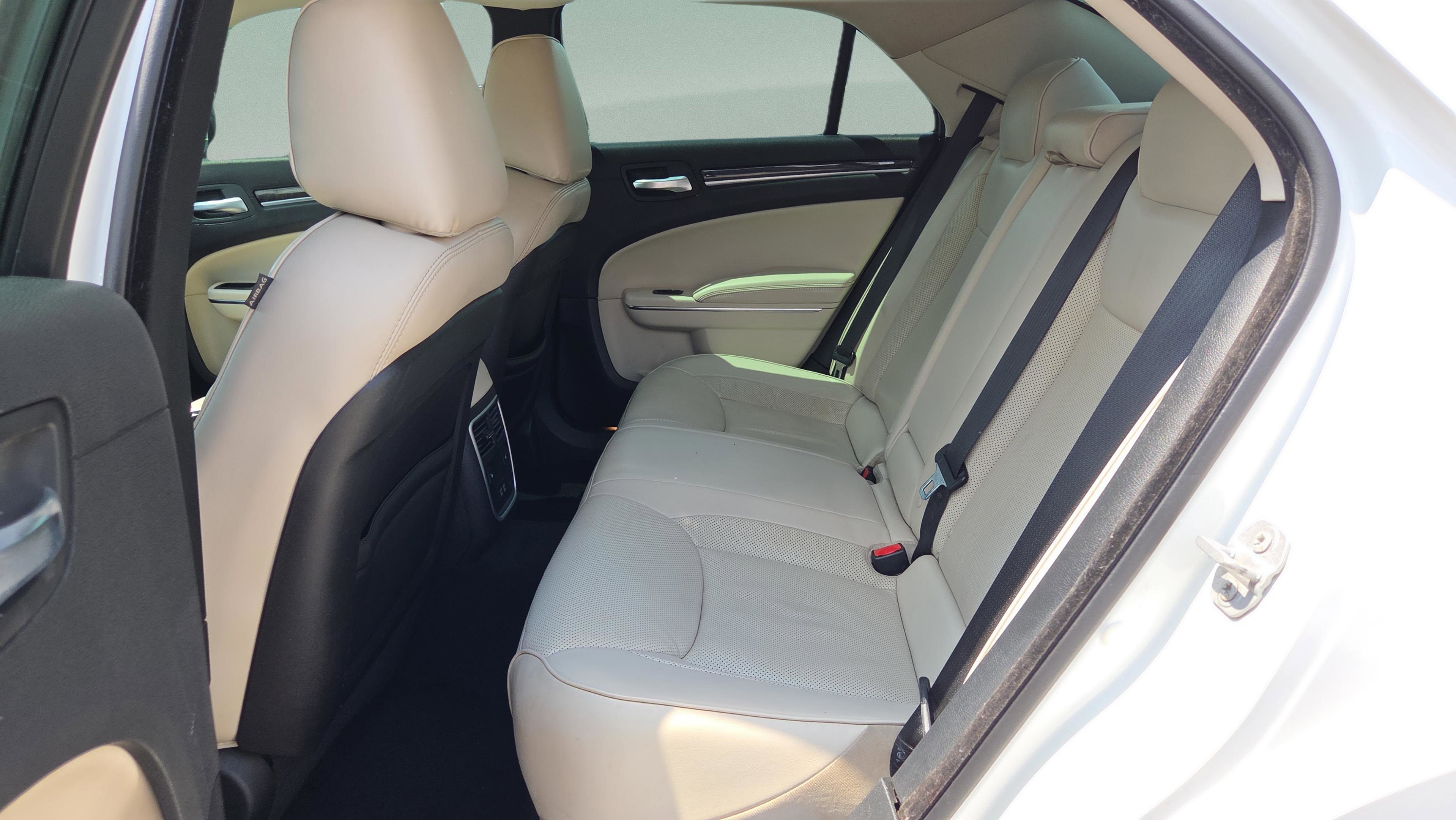 Used 2018 Chrysler 300 Limited image 12