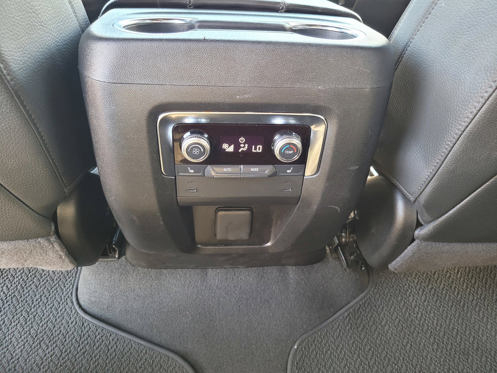 Used 2025 GMC Yukon Denali AWD/4WD image 13