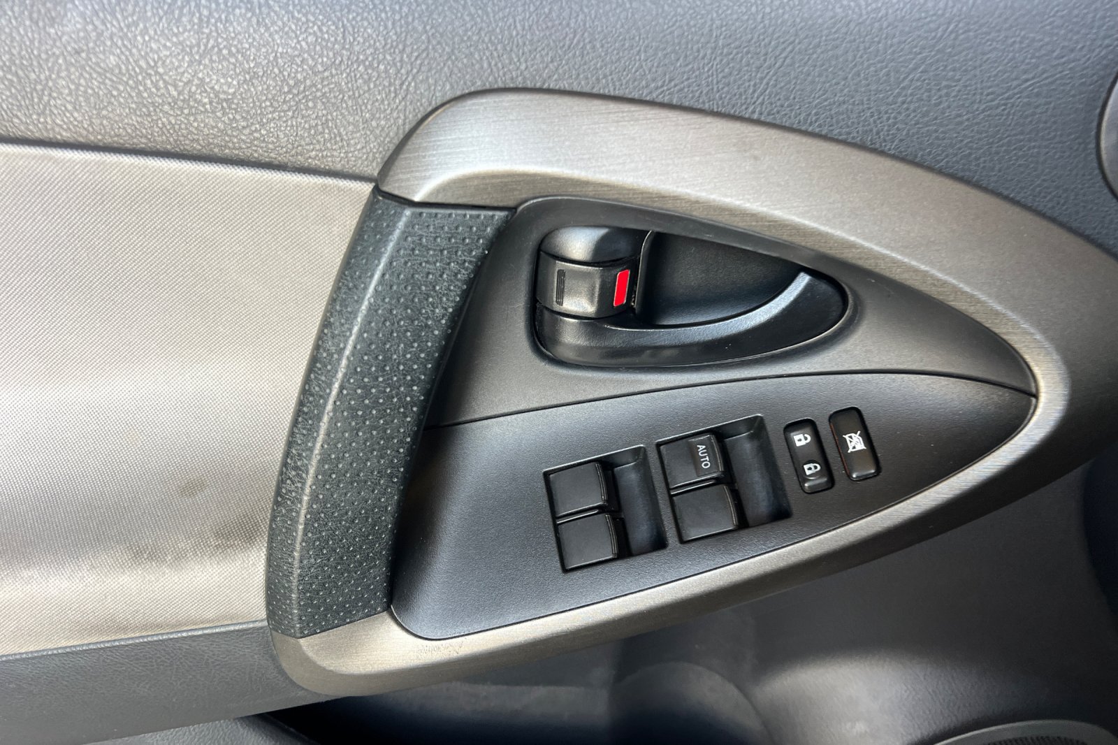 Used 2012 Toyota RAV4 4WD V6 w/ Tow Prep Pkg image 13