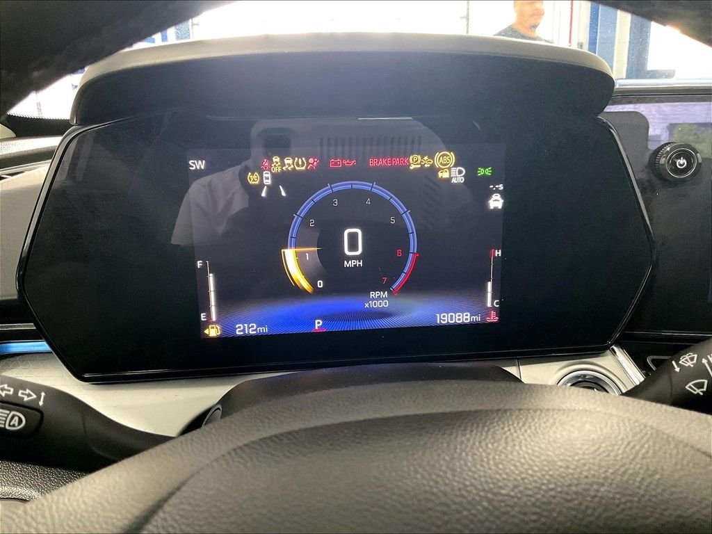 Used 2025 Chevrolet Trax LT w/ LT Convenience Package FWD image 24