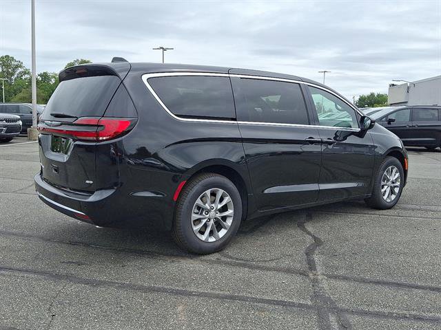 New 2026 Chrysler Pacifica Select image 4