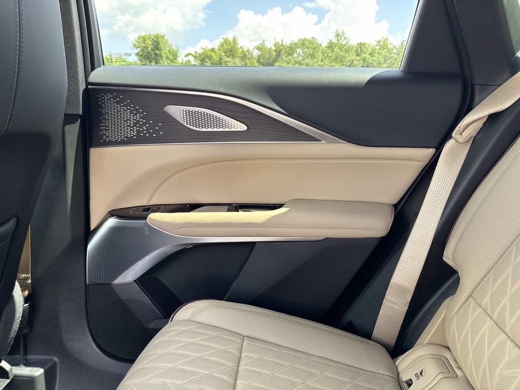 New 2026 Cadillac Lyriq Signature Luxury w/ LPO, Blue Accent Package AWD/4WD image 15