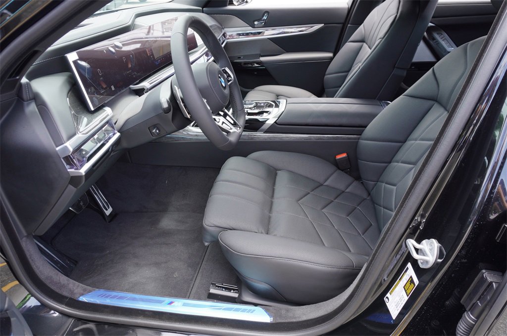 New 2025 BMW 740i w/ Executive Package image 20