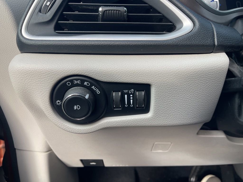 Used 2018 Chrysler Pacifica Touring Plus w/ Tire & Wheel Group image 27