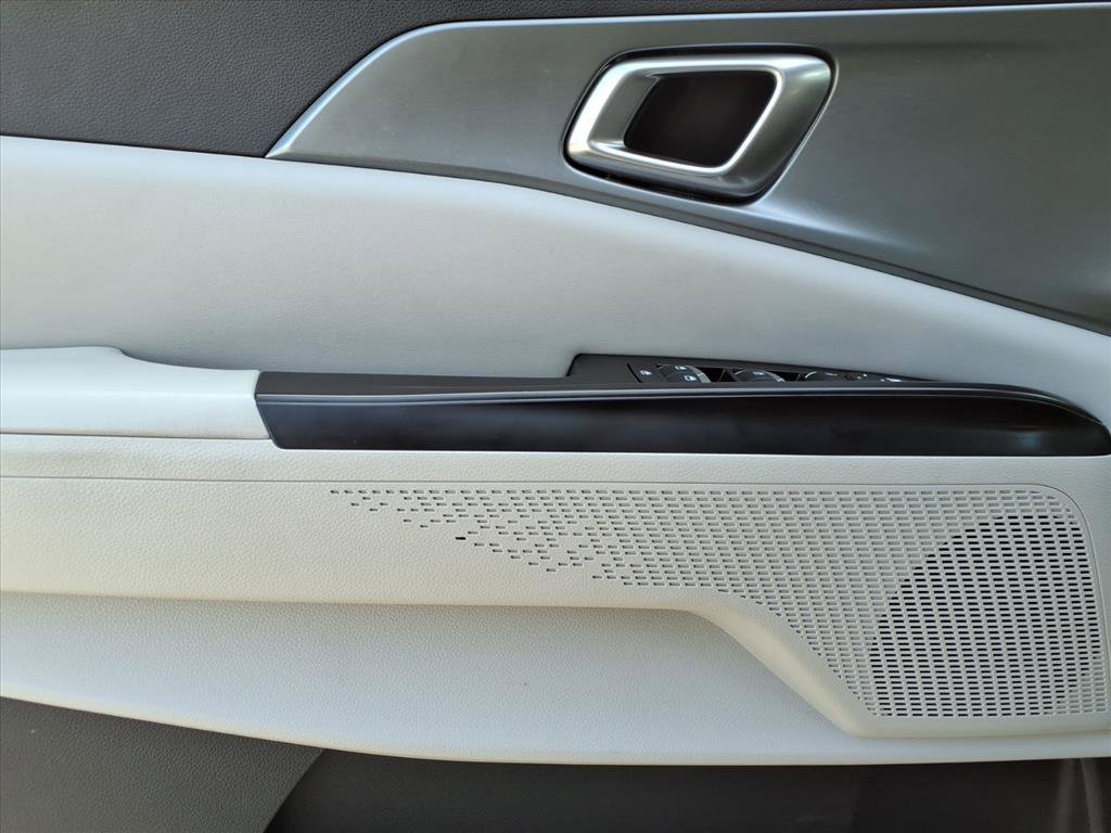 Used 2024 Kia Carnival LX image 15