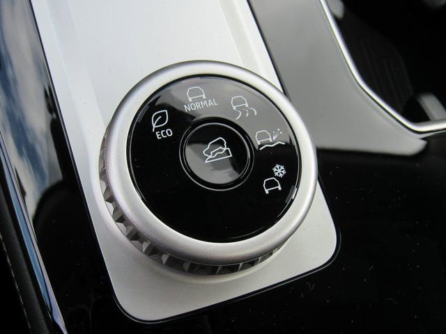 New 2025 Mitsubishi Outlander SE image 21