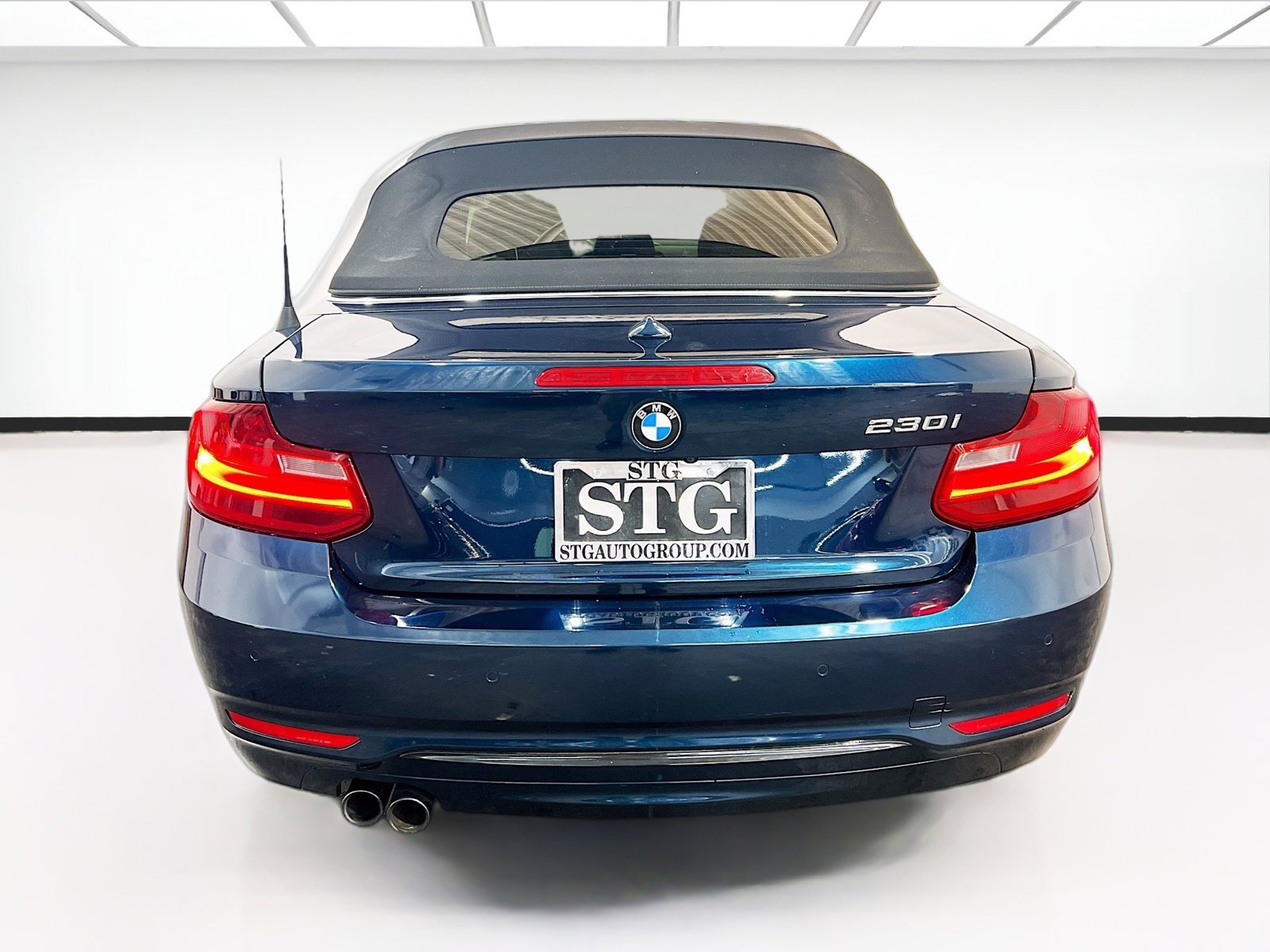 Used 2017 BMW 230i Convertible RWD image 5