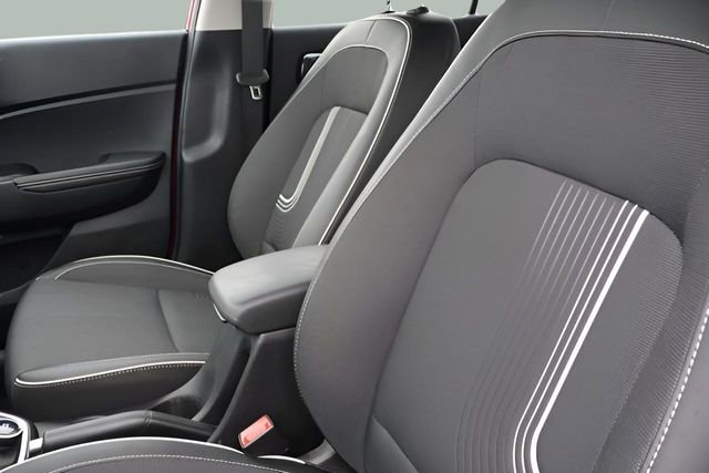 Used 2023 Hyundai Venue Limited image 12