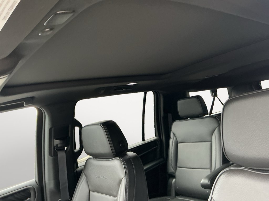 Used 2023 GMC Yukon XL Denali AWD/4WD image 12