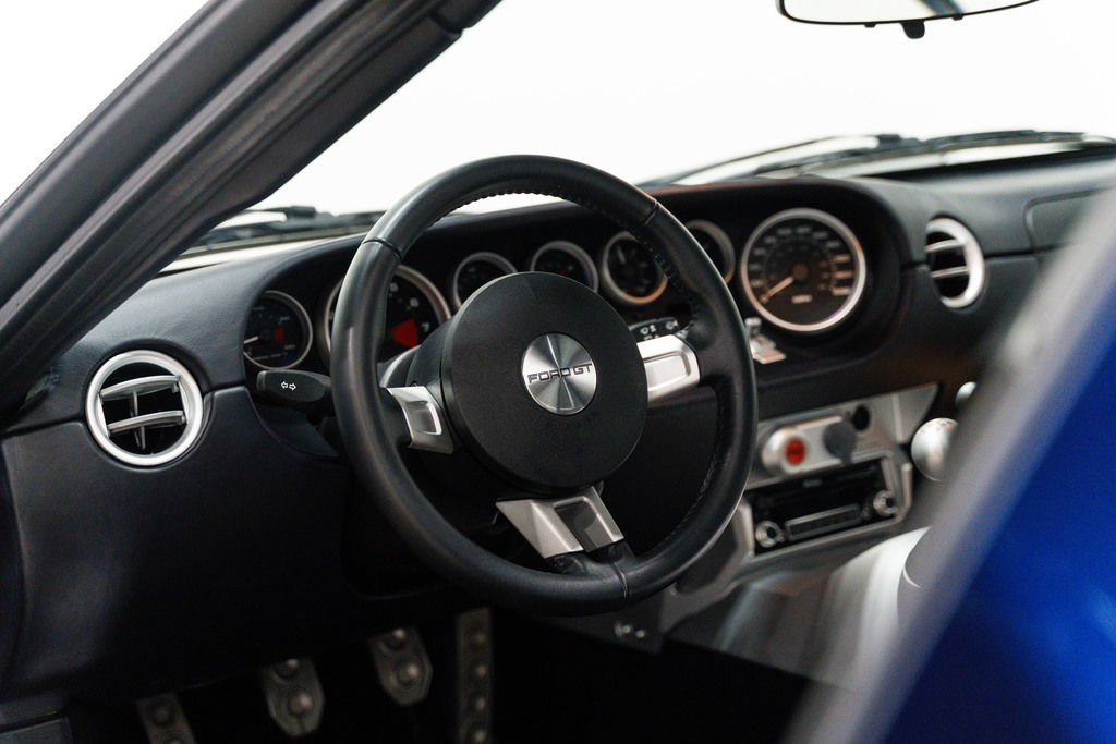 Used 2005 Ford GT RWD image 5