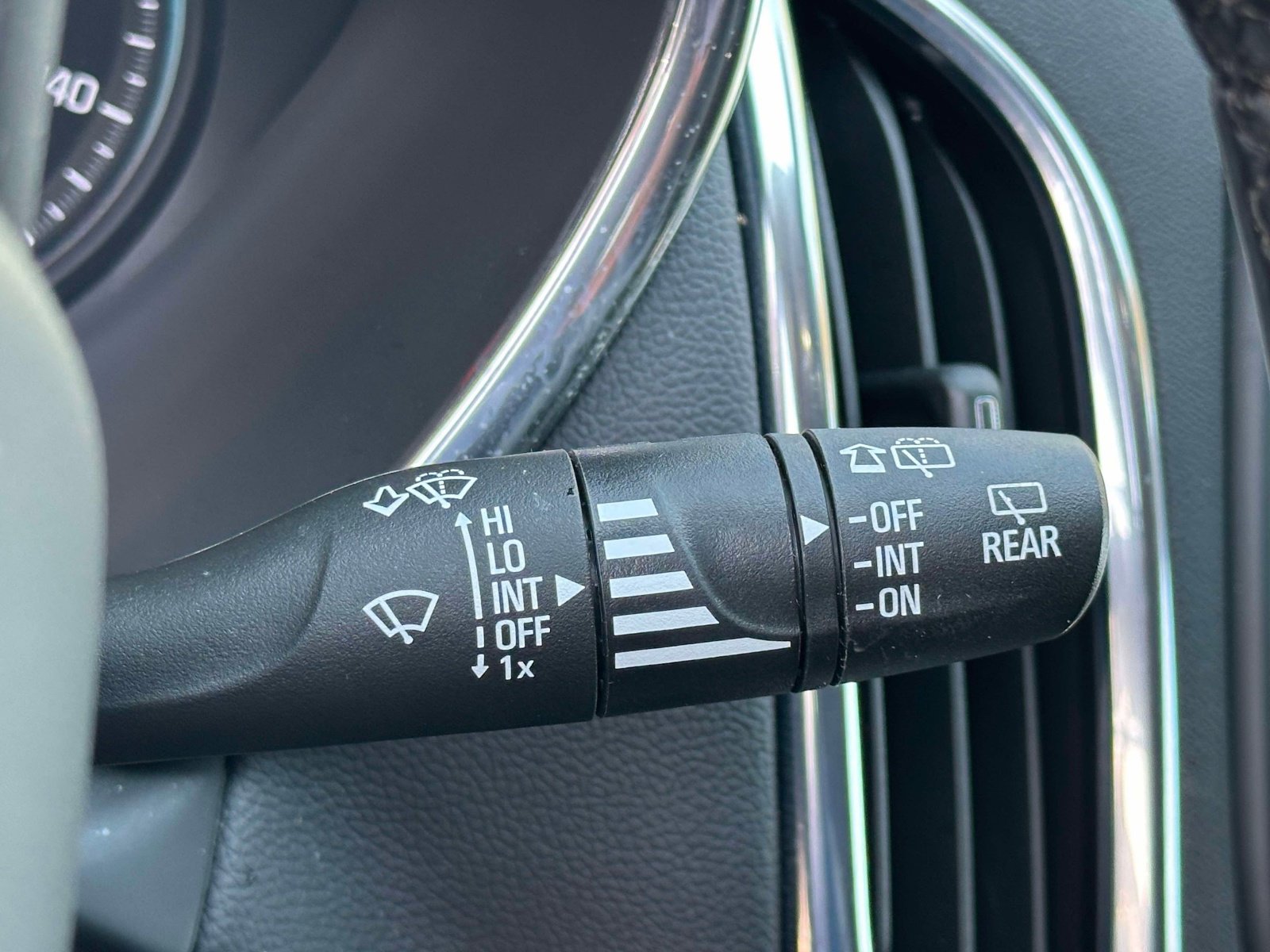 Used 2024 Chevrolet Equinox LT AWD/4WD image 25