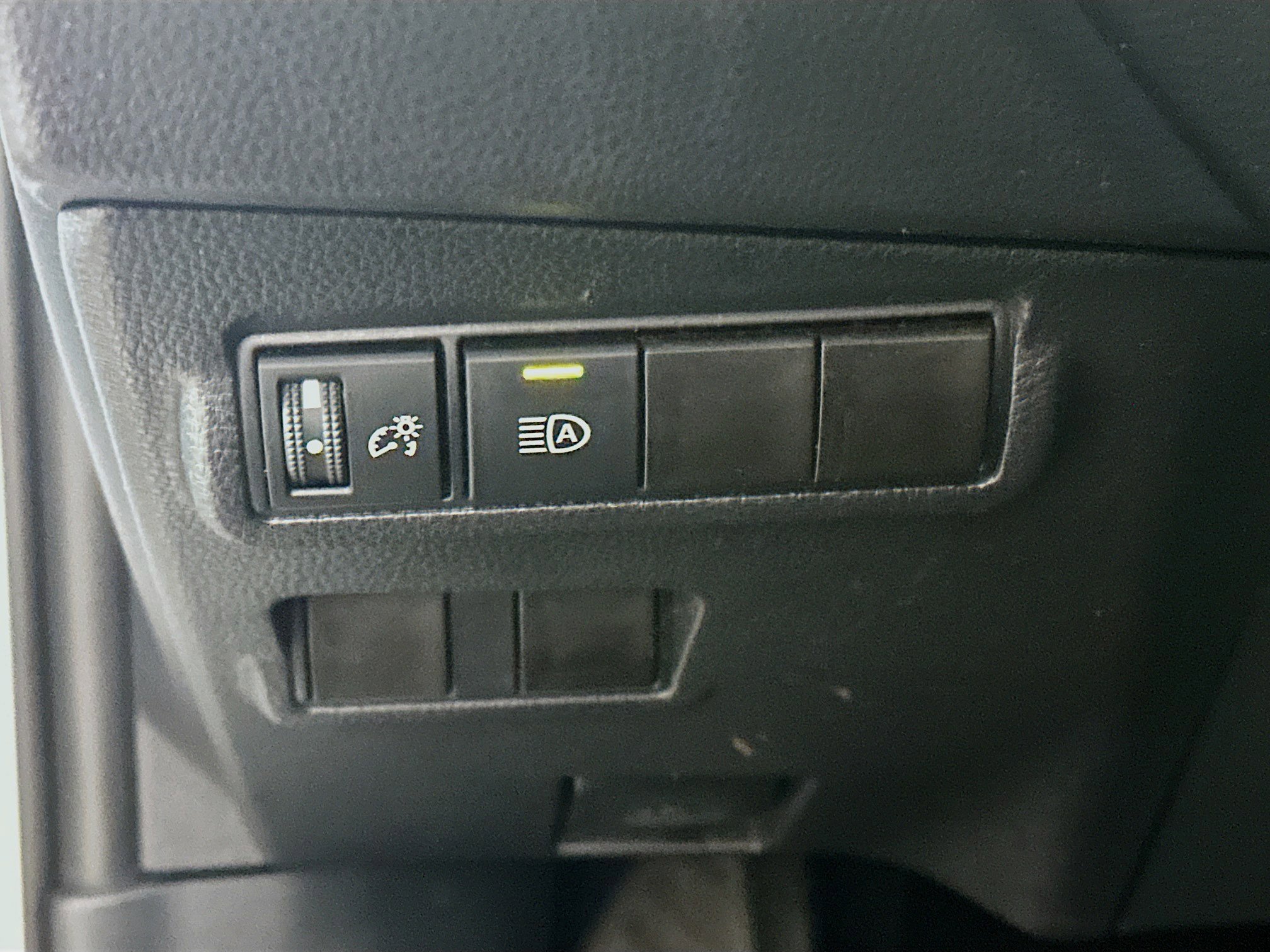 Used 2025 Toyota Corolla Cross LE image 17