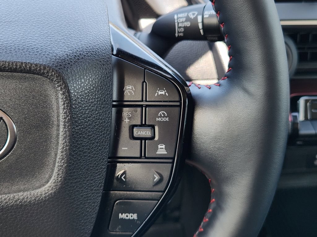 Used 2025 Toyota Prius Plug-In Hybrid FWD image 30