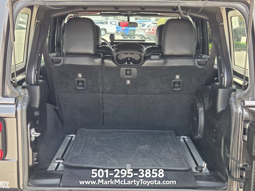 Used 2018 Jeep Wrangler Unlimited Sahara AWD/4WD image 13