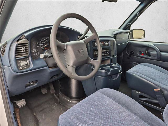 Used 2002 GMC Safari RWD image 10