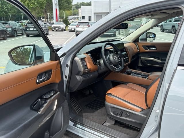 Certified 2022 Nissan Pathfinder Platinum w/ Cargo Package AWD/4WD image 15