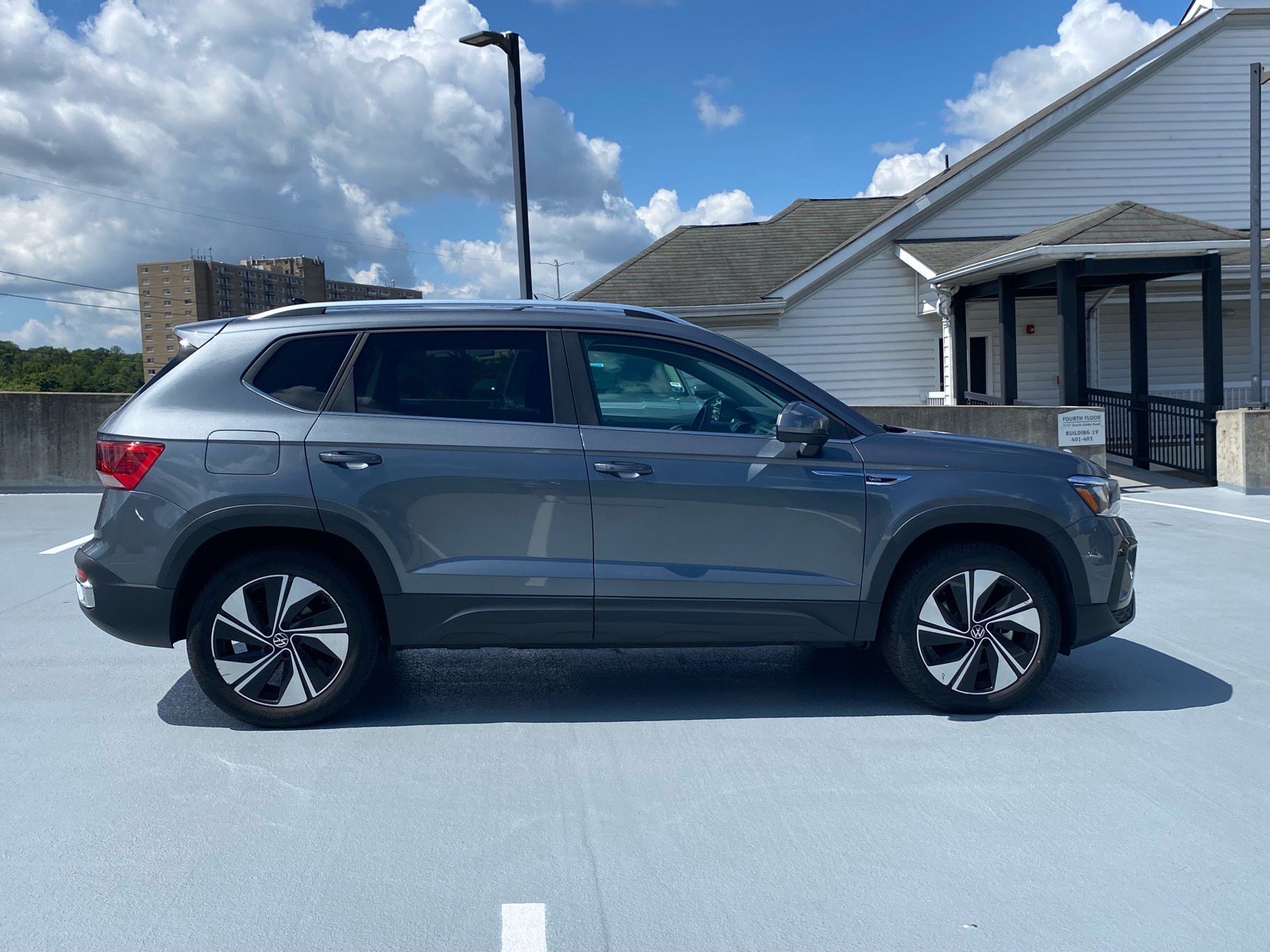 Certified 2023 Volkswagen Taos SE w/ Panoramic Sunroof Package AWD/4WD image 2