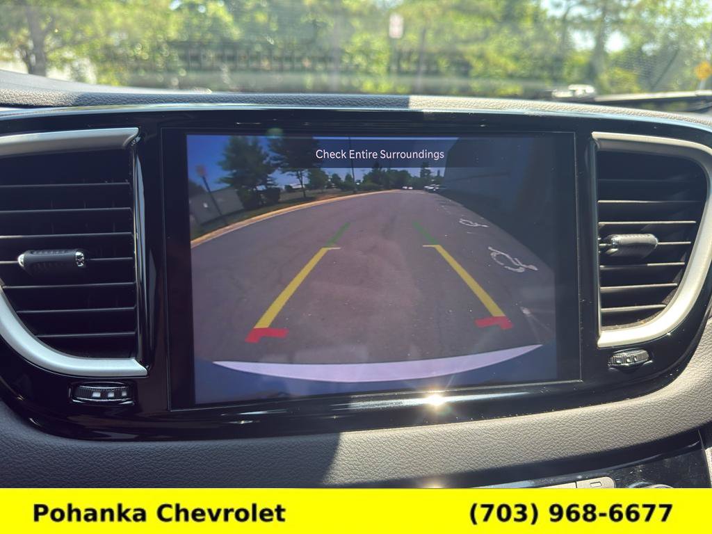 Used 2025 Chrysler Pacifica Select FWD image 15