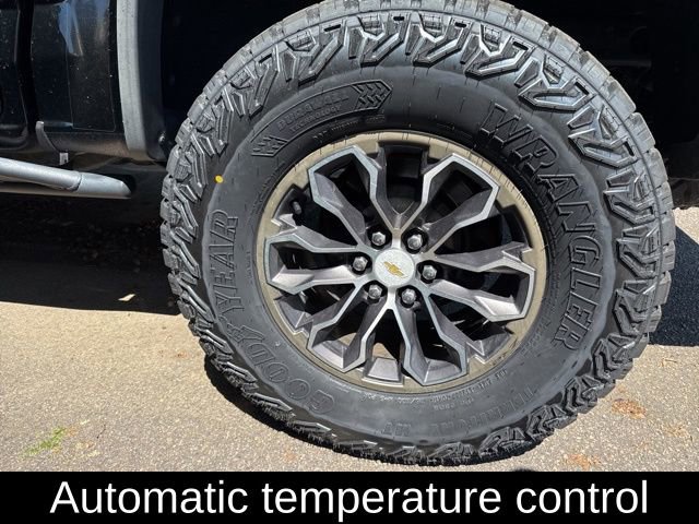 Used 2017 Chevrolet Colorado ZR2 image 16