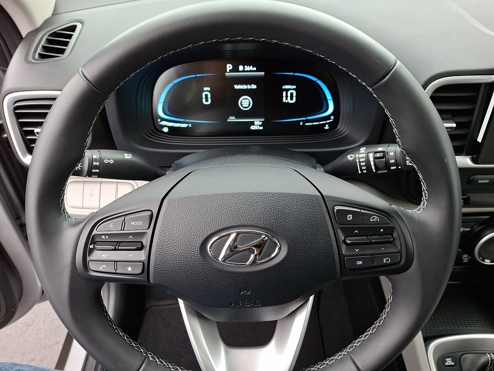 Used 2025 Hyundai Venue SEL image 21