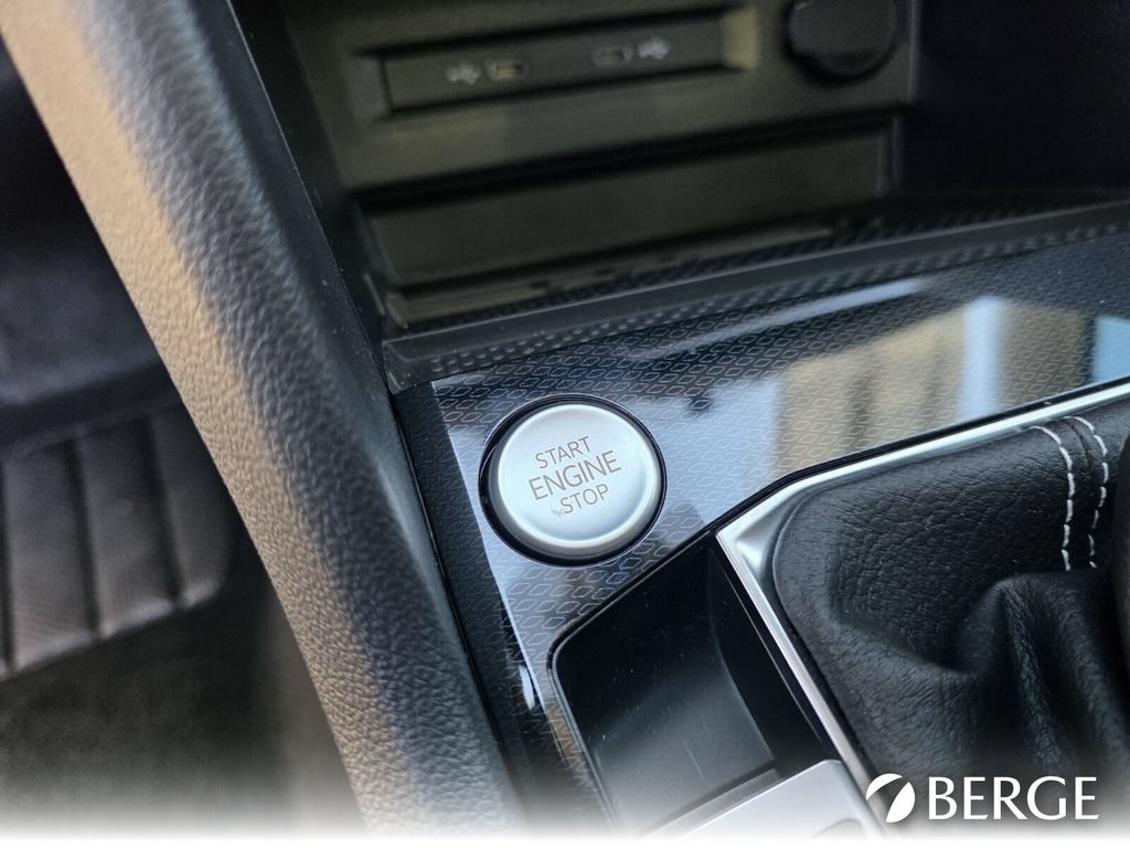 New 2026 Volkswagen Taos SE FWD image 21