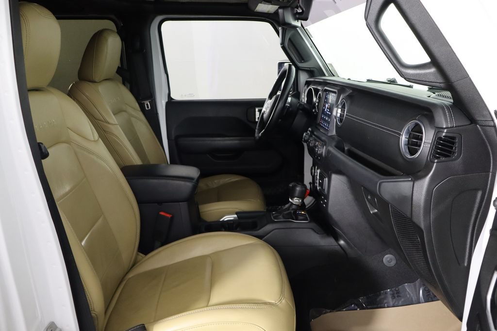 Used 2018 Jeep Wrangler Unlimited Sahara AWD/4WD image 18