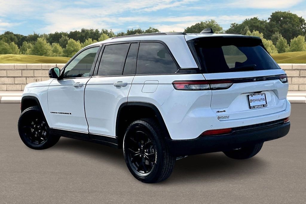New 2025 Jeep Grand Cherokee 4WD image 3