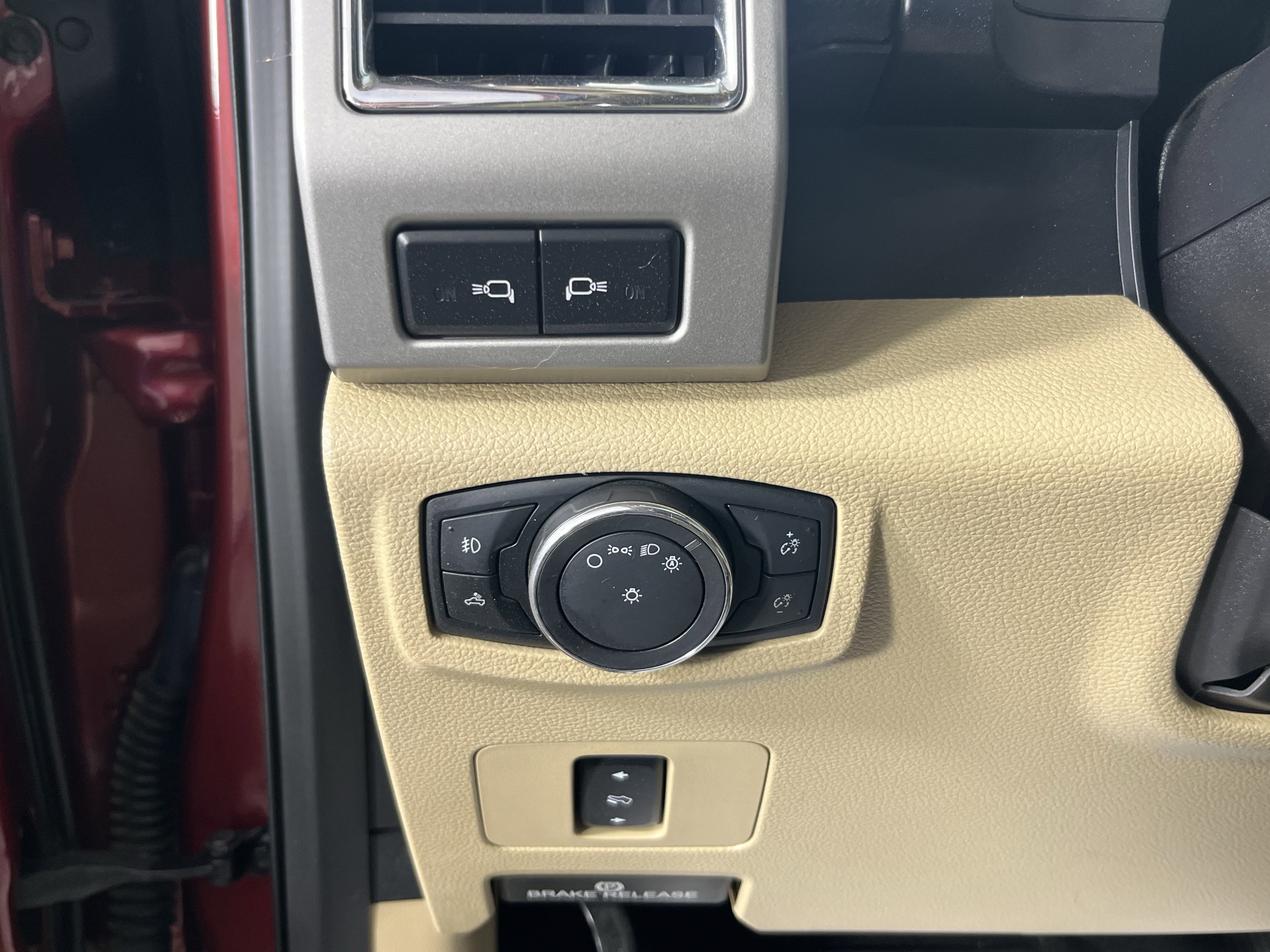 Used 2018 Ford F350 Lariat w/ Chrome Package image 20