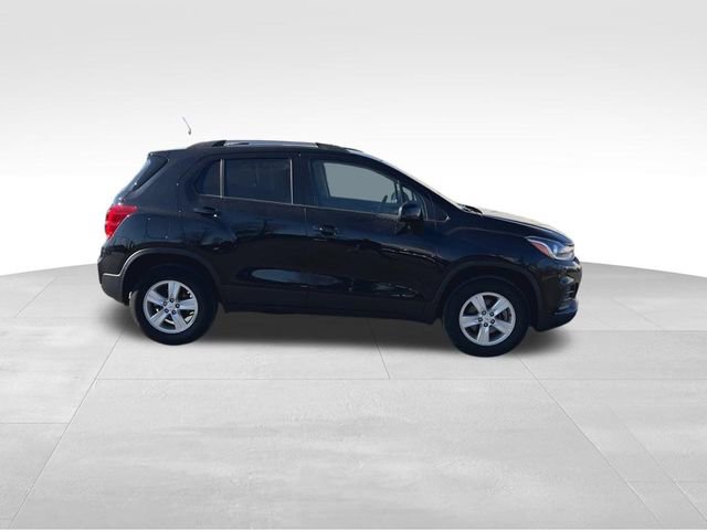 Used 2021 Chevrolet Trax LT w/ LT Convenience Package image 13